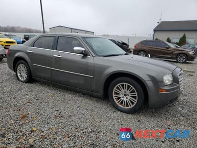 Czwarte zdjęcie samochodu z boku: 2010 CHRYSLER 300 TOURING VIN:2C3CA5CVXAH155090 - miniatura