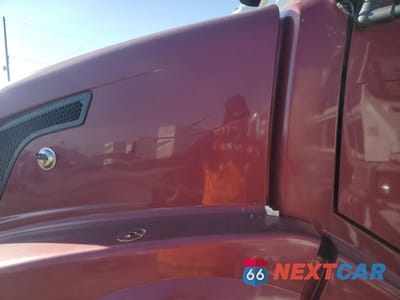 Zdjęcie 7 z 10 samochodu: 2005 VOLVO VNL SEMI TRUCK VIN:4V4NC9GH55N390606 - miniatura