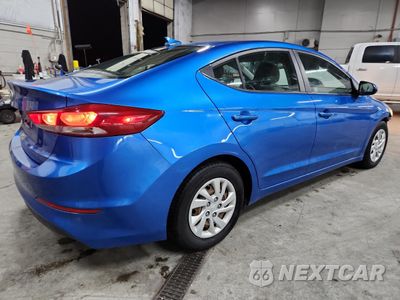 Trzecie zdjęcie samochodu z tyłu: 2017 HYUNDAI ELANTRA SE VIN:5NPD74LF0HH113501 - miniatura