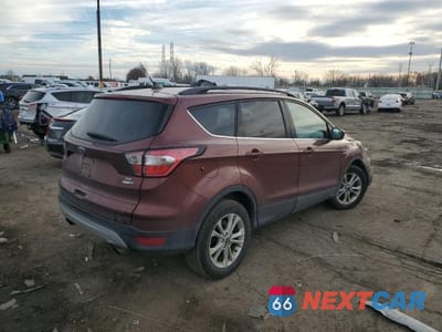Trzecie zdjęcie samochodu z tyłu: 2018 FORD ESCAPE SE VIN:1FMCU9GD4JUC69381 - miniatura
