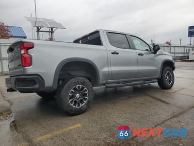 Trzecie zdjęcie samochodu z tyłu: 2024 CHEVROLET SILVERADO K1500 ZR2 VIN:3GCUDHEL2RG137828 - miniatura