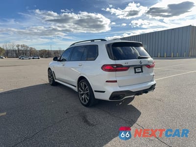 Trzecie zdjęcie samochodu z tyłu: 2020 BMW X7 M50I VIN:5UXCX6C02L9B45744 - miniatura