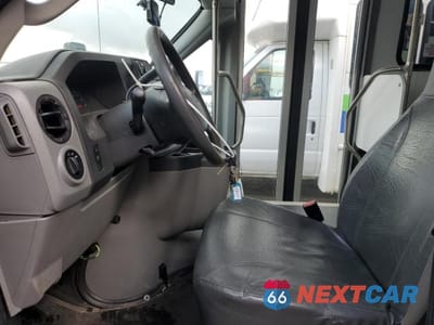 Piąte zdjęcie samochodu w środku: 2019 FORD ECONOLINE E-350 - WHEELCHAIR SHUTTLE BUS *** PRIOR FLEET *** VIN:1FDEE3FS1KDC00958 - miniatura