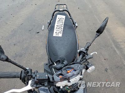 Piąte zdjęcie samochodu w środku: 2018 YAMAHA YW50 F VIN:RKRSA43A0JA125554 - miniatura