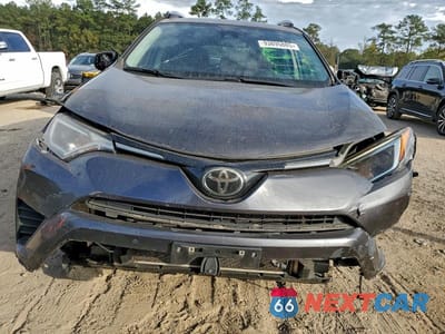 Piąte zdjęcie samochodu w środku: 2017 TOYOTA RAV4 LE VIN:JTMZFREV8HJ147994 - miniatura