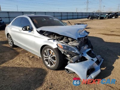 Czwarte zdjęcie samochodu z boku: 2016 MERCEDES-BENZ C 300 VIN:55SWF4JB1GU145901 - miniatura