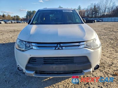 Piąte zdjęcie samochodu w środku: 2015 MITSUBISHI OUTLANDER SE VIN:JA4AZ3A37FZ009538 - miniatura