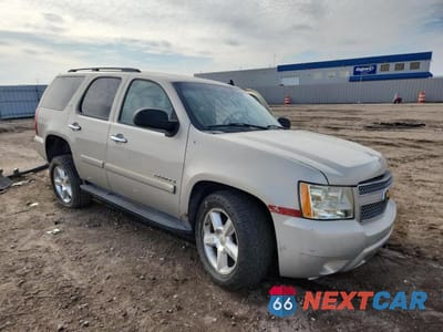 Czwarte zdjęcie samochodu z boku: 2008 CHEVROLET TAHOE K1500 VIN:1GNFK13008J132503 - miniatura