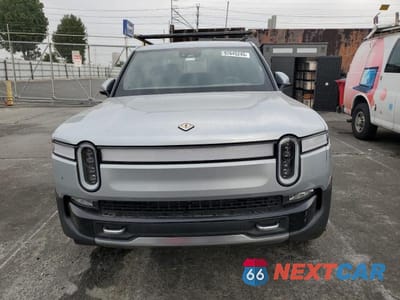 Piąte zdjęcie samochodu w środku: 2022 RIVIAN R1T LAUNCH EDITION VIN:7FCTGAAL7NN001576 - miniatura