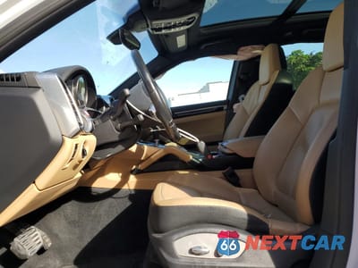 Zdjęcie 7 z 12 samochodu: 2014 PORSCHE CAYENNE VIN:WP1AA2A24ELA96605 - miniatura