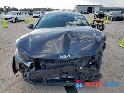 Piąte zdjęcie samochodu w środku: 2025 KIA K4 LX VIN:3KPFT4DE8SE014544 - miniatura