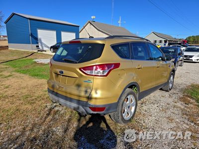Czwarte zdjęcie samochodu z boku: 2015 FORD ESCAPE SE VIN:1FMCU0GX6FUB41155 - miniatura