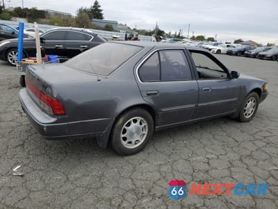 Trzecie zdjęcie samochodu z tyłu: 1992 NISSAN MAXIMA GXE VIN:JN1HJ01F1NT015246 - miniatura