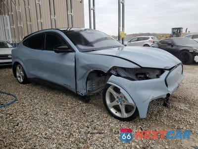 Czwarte zdjęcie samochodu z boku: 2025 FORD MUSTANG MACH-E PREMIUM VIN:3FMTK3SU4SMA15122 - miniatura
