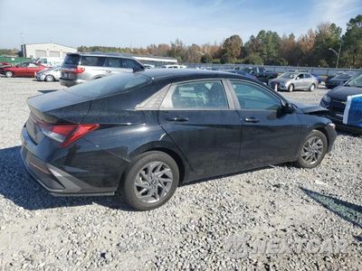 Trzecie zdjęcie samochodu z tyłu: 2024 HYUNDAI ELANTRA SEL VIN:KMHLM4DG9RU733441 - miniatura