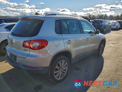 Trzecie zdjęcie samochodu z tyłu: 2011 VOLKSWAGEN TIGUAN S VIN:WVGBV7AX8BW514950 - miniatura