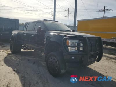Czwarte zdjęcie samochodu z boku: 2018 FORD F350 SUPER DUTY VIN:1FT8W3DT8JEC36620 - miniatura