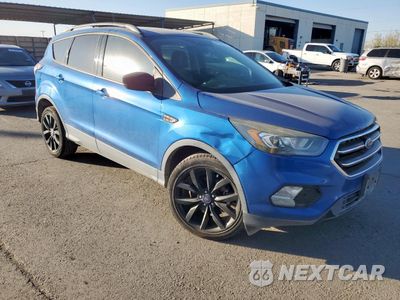 Czwarte zdjęcie samochodu z boku: 2017 FORD ESCAPE SE VIN:1FMCU0GD7HUC24649 - miniatura
