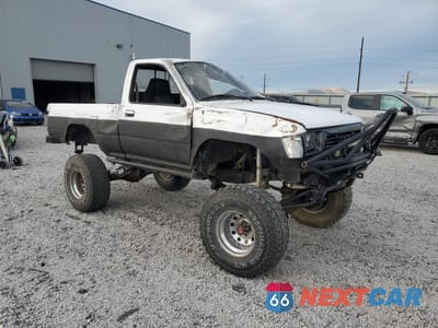 Czwarte zdjęcie samochodu z boku: 1991 TOYOTA PICKUP 1/2 TON SHORT WHEELBASE DLX VIN:JT4VN01D5M0003555 - miniatura