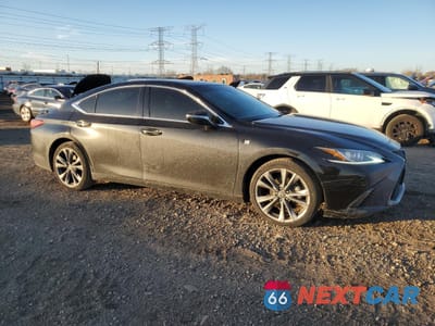 Czwarte zdjęcie samochodu z boku: 2021 LEXUS ES 350 BASE VIN:58AGZ1B17MU105475 - miniatura