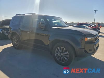 Czwarte zdjęcie samochodu z boku: 2025 TOYOTA LAND CRUISER BASE VIN:JTEABFAJ5SK026475 - miniatura