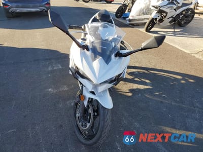 Drugie zdjęcie samochodu z przodu: 2024 KAWASAKI EX500 VIN:ML5EXGG1XRDA18209 - miniatura