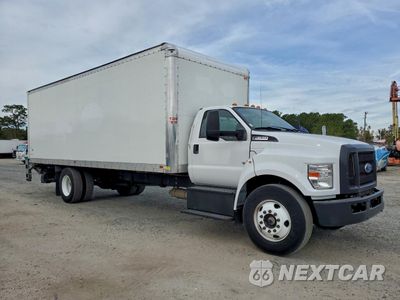 Czwarte zdjęcie samochodu z boku: 2022 FORD F650 SUPER DUTY BOX TRUCK VIN:1FDNF6AN9NDF05371 - miniatura