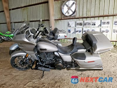 Trzecie zdjęcie samochodu z tyłu: 2023 HARLEY-DAVIDSON FLTRXSE VIN:1HD1TC613PB955479 - miniatura