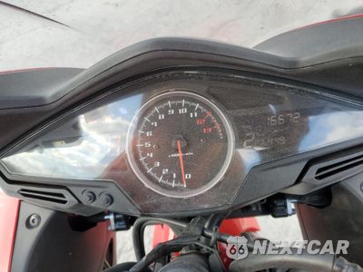 Zdjęcie 7 z 10 samochodu: 2014 HONDA VFR800 F VIN:JH2RC7915EK000176 - miniatura