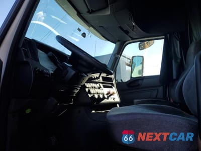 Piąte zdjęcie samochodu w środku: 2020 INTERNATIONAL LT625 SEMI TRUCK VIN:3HSDZAPR1LN846013 - miniatura