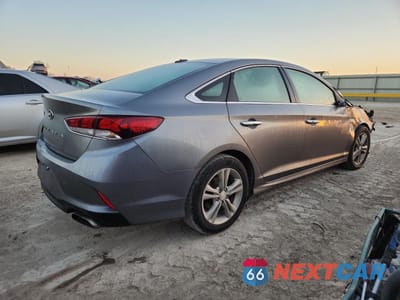 Trzecie zdjęcie samochodu z tyłu: 2018 HYUNDAI SONATA SPORT VIN:5NPE34AF6JH650558 - miniatura