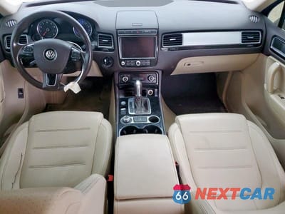 Zdjęcie 8 z 12 samochodu: 2016 VOLKSWAGEN TOUAREG SPORT VIN:WVGEF9BP9GD000516 - miniatura