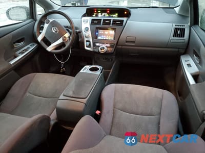 Zdjęcie 8 z 14 samochodu: 2012 TOYOTA PRIUS V VIN:JTDZN3EU3C3184410 - miniatura