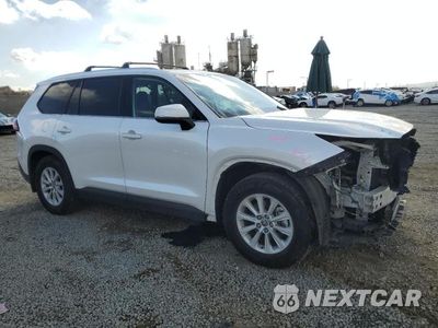 Czwarte zdjęcie samochodu z boku: 2024 TOYOTA GRAND HIGHLANDER XLE VIN:5TDAAAA57RS019303 - miniatura