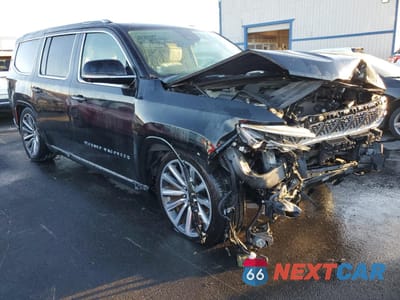 Czwarte zdjęcie samochodu z boku: 2023 JEEP GRAND WAGONEER SERIES II VIN:1C4SJVFP4PS506761 - miniatura