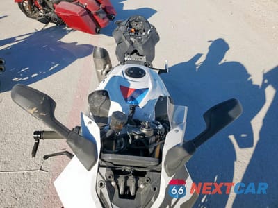 Piąte zdjęcie samochodu w środku: 2025 BMW S 1000 RR VIN:WB10P2308S6L91866 - miniatura