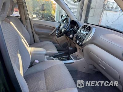 Piąte zdjęcie samochodu w środku: 2004 TOYOTA RAV4 VIN:JTEHD20V040012729 - miniatura