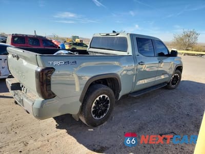 Trzecie zdjęcie samochodu z tyłu: 2024 TOYOTA TUNDRA CREWMAX SR5 VIN:5TFLA5EC5RX023305 - miniatura