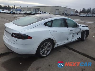 Trzecie zdjęcie samochodu z tyłu: 2015 TESLA MODEL S 85D VIN:5YJSA1H2XFFP70380 - miniatura