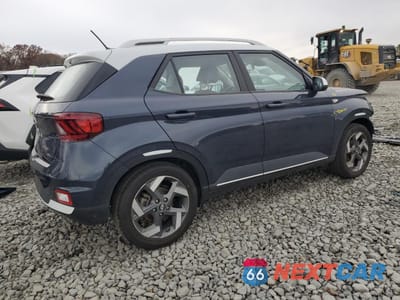 Trzecie zdjęcie samochodu z tyłu: 2024 HYUNDAI VENUE SEL VIN:KMHRC8A39RU309019 - miniatura