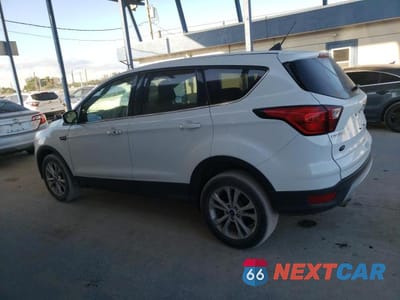 Drugie zdjęcie samochodu z przodu: 2019 FORD ESCAPE SE VIN:1FMCU9GD5KUC42742 - miniatura
