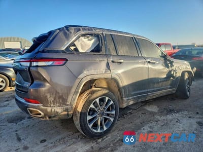 Trzecie zdjęcie samochodu z tyłu: 2022 JEEP GRAND CHEROKEE OVERLAND 4XE VIN:1C4RJYD67N8716985 - miniatura
