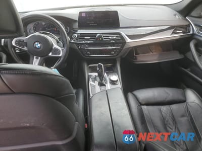 Zdjęcie 8 z 14 samochodu: 2018 BMW M550XI VIN:WBAJB9C50JG463806 - miniatura