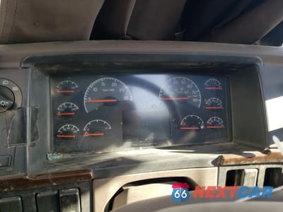 Zdjęcie 8 z 10 samochodu: 2018 VOLVO VN VNL VIN:4V4NC9EHXJN999316 - miniatura