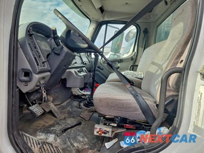 Zdjęcie 7 z 12 samochodu: 2008 FREIGHTLINER M2 106 MEDIUM DUTY VIN:1FVHCYBS38HZ09455 - miniatura