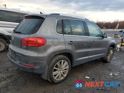 Trzecie zdjęcie samochodu z tyłu: 2016 VOLKSWAGEN TIGUAN S VIN:WVGBV7AX2GW607924 - miniatura