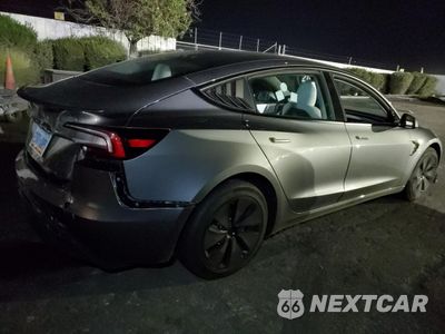 Trzecie zdjęcie samochodu z tyłu: 2024 TESLA MODEL 3 VIN:5YJ3E1EA3RF856672 - miniatura