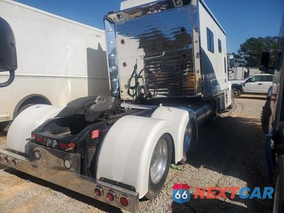 Czwarte zdjęcie samochodu z boku: 2019 VOLVO VNL SEMI TRUCK VIN:4V4NC9EJ8KN200671 - miniatura