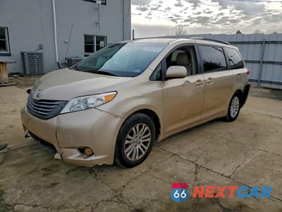 2014 TOYOTA SIENNA XLE 5TDYK3DC0ES434300 - główne zdjęcie licytacji z USA - miniatura