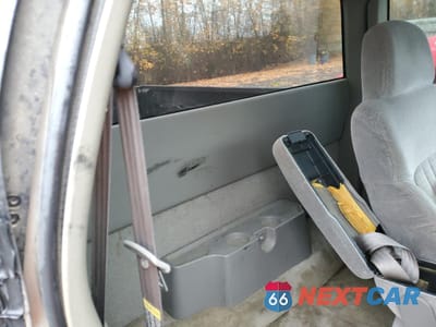 Zdjęcie 10 z 13 samochodu: 2000 CHEVROLET S TRUCK S10 VIN:1GCCS19W6Y8228845 - miniatura
